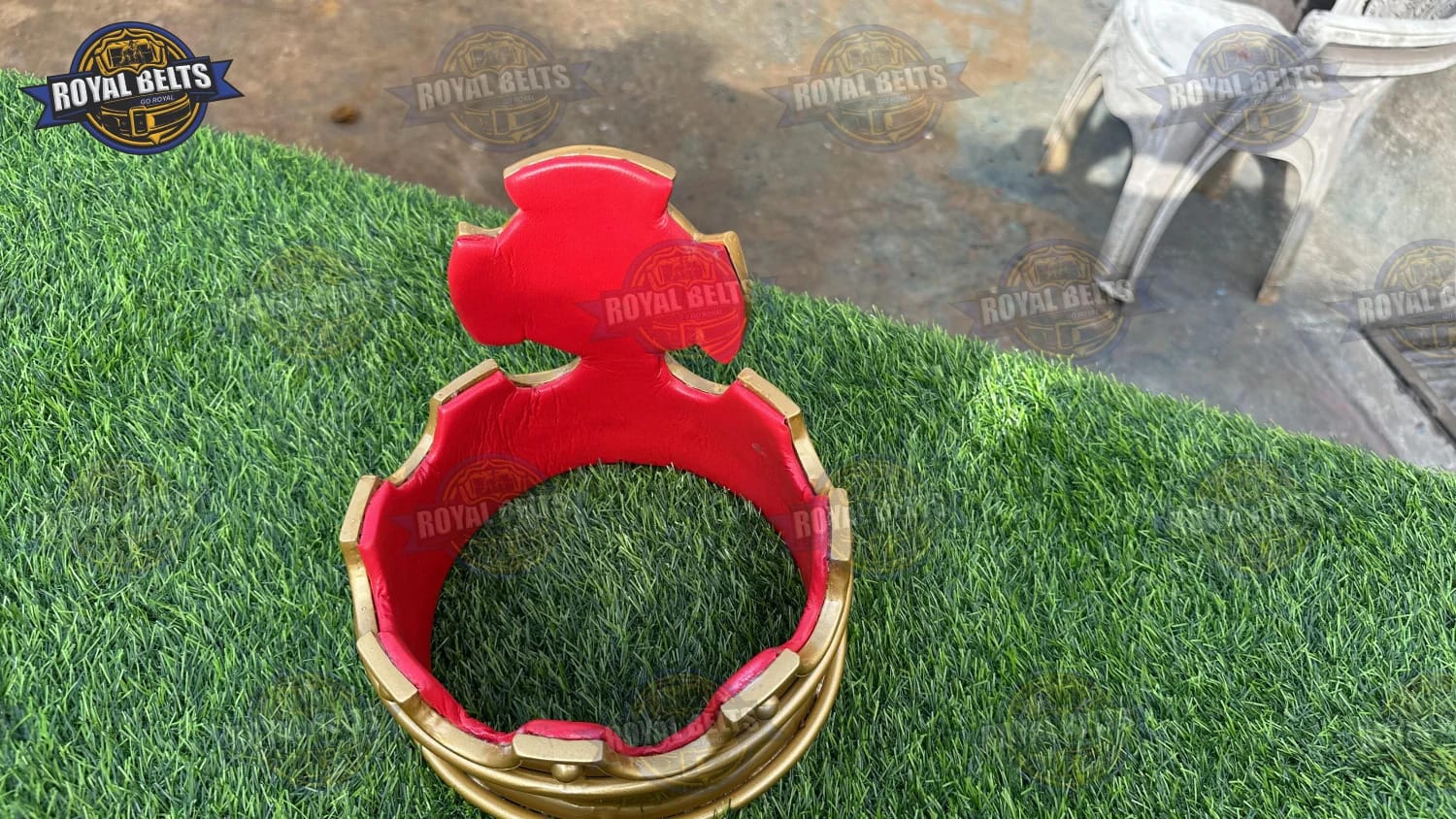 Macho Man Randy Savage crown premium fan display collectible