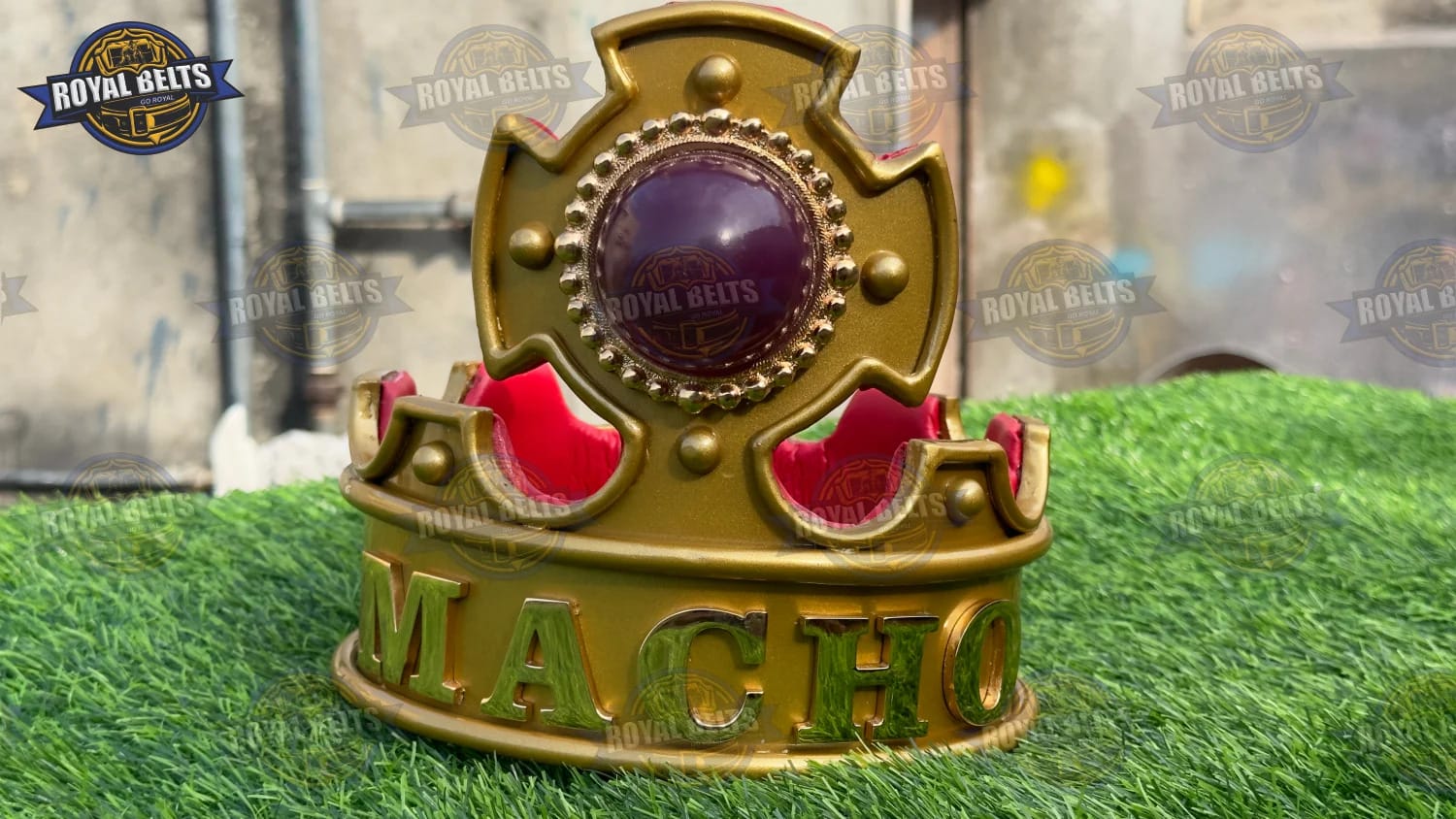 Macho Man Randy Savage crown wrestling memorabilia for fans